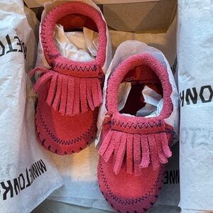 Minnetonka Kids Moccasins in Bright Pink with Fringe
